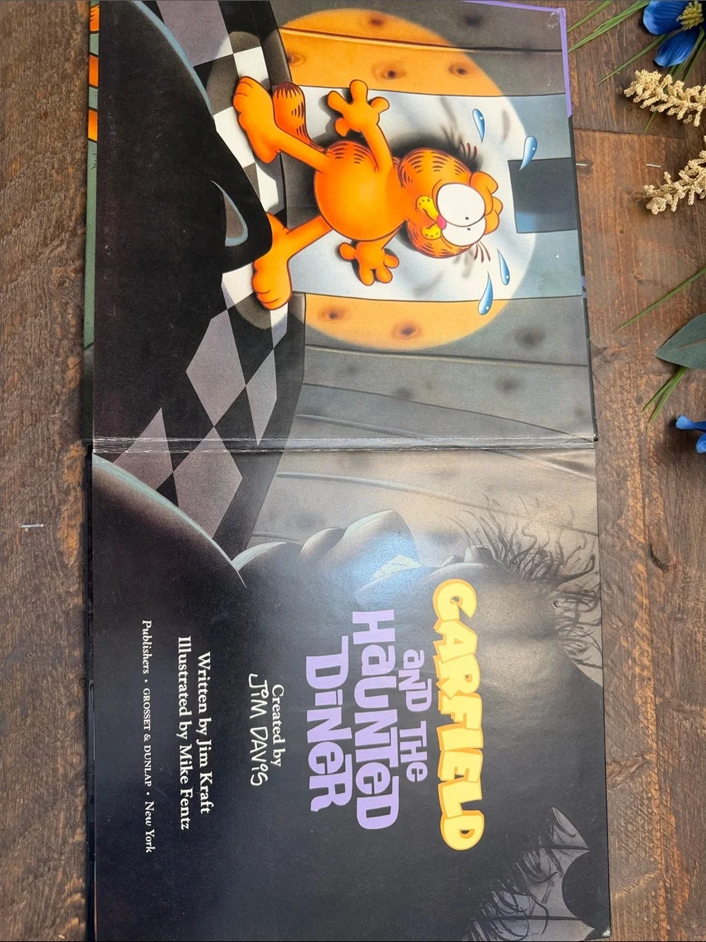 Vintage 1989 Garfield and the Haunted Diner Lift-the-Flap Book • Authentic